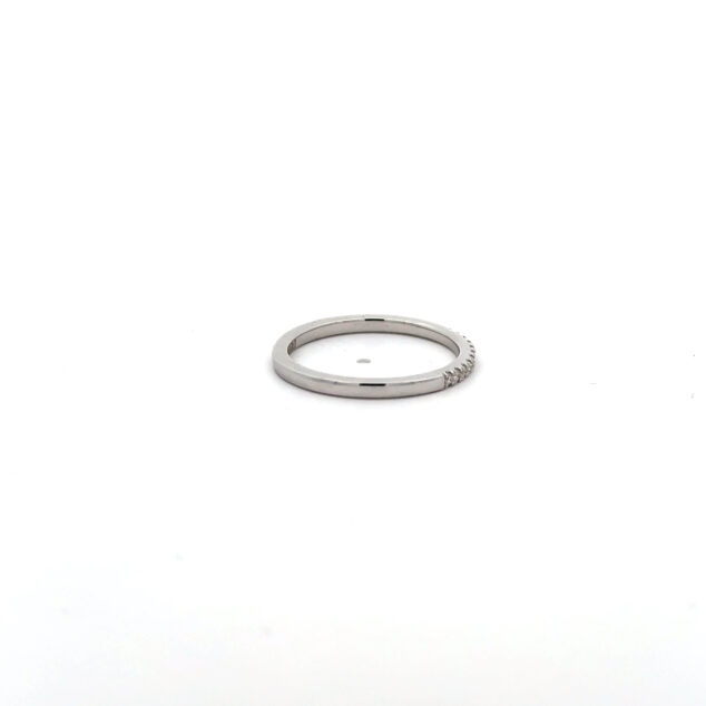 White gold elegance diamond ring