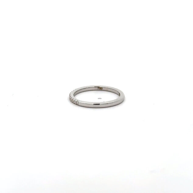 White gold elegance diamond ring